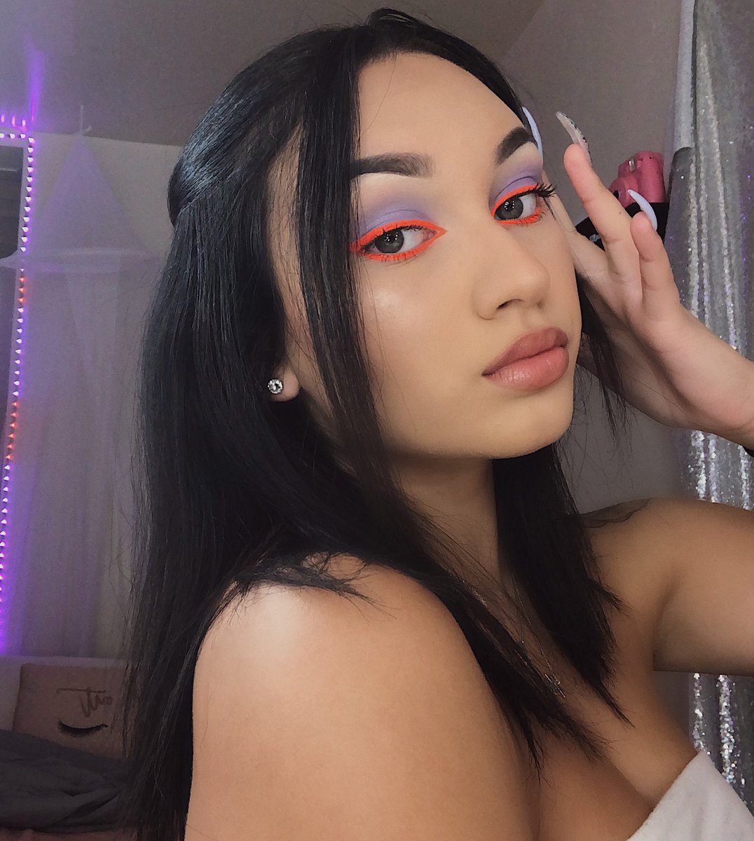 goddesssmarie's tweet photo. how does it feel that pretty goddesses like me will never like you for who you are , only for how much money you have ? ✨ #findom #findomme #paypig https://t.co/xC5cXcHFeb