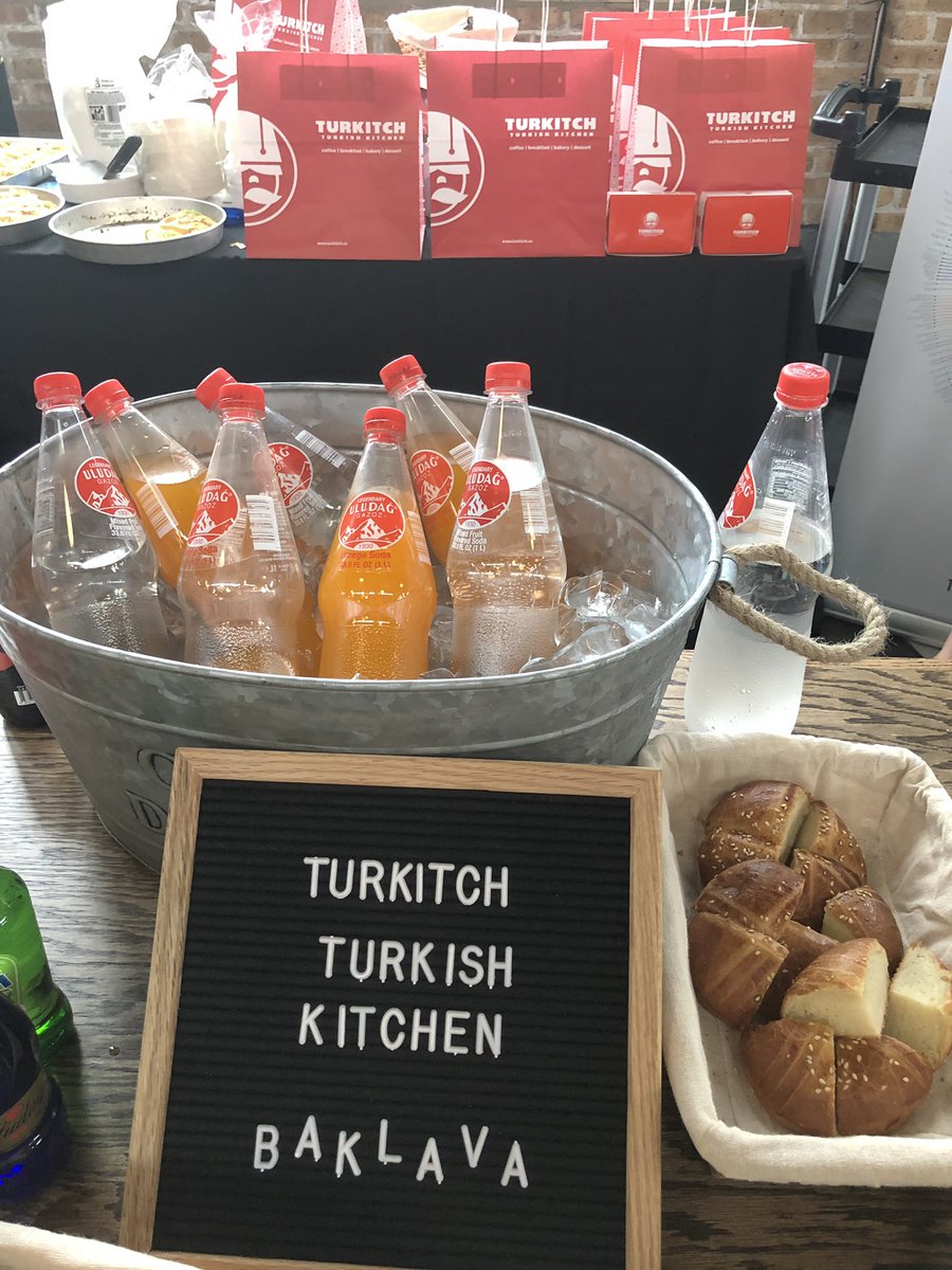 AcarUmut's tweet photo. .@ctfoodbowl festivali başladı. 1 Eylül’e kadar Şikago’nun farklı yerlerinde 100 kadar etkinlikle devam edecek. @TurkishAirlines ve @TCKulturTurizm sponsorluğunda  dünyaca ünlü Türk şef Musa Dağdeviren de Şikago’ya geliyor. 

Ayrıntılar 👇@Turkitch_US 

https://t.co/EcPPBLy1Z6 https://t.co/Nf6BhAxl1J