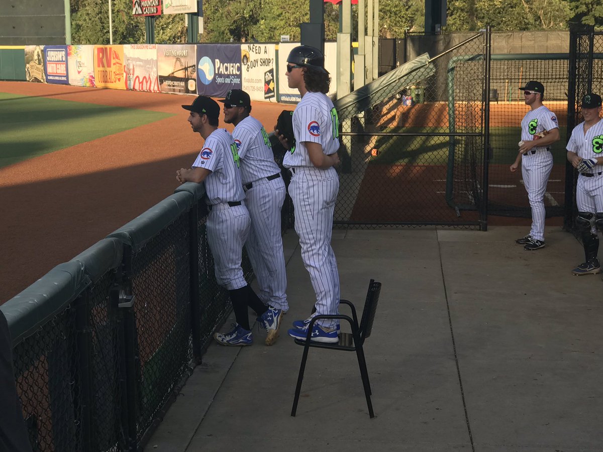 EugeneEmeralds's tweet photo. UPGRADE: Bryan King stands taller.
.
.
.
#milb #milbthings @MiLBPromos @MiLB https://t.co/HCZlGGGQpd