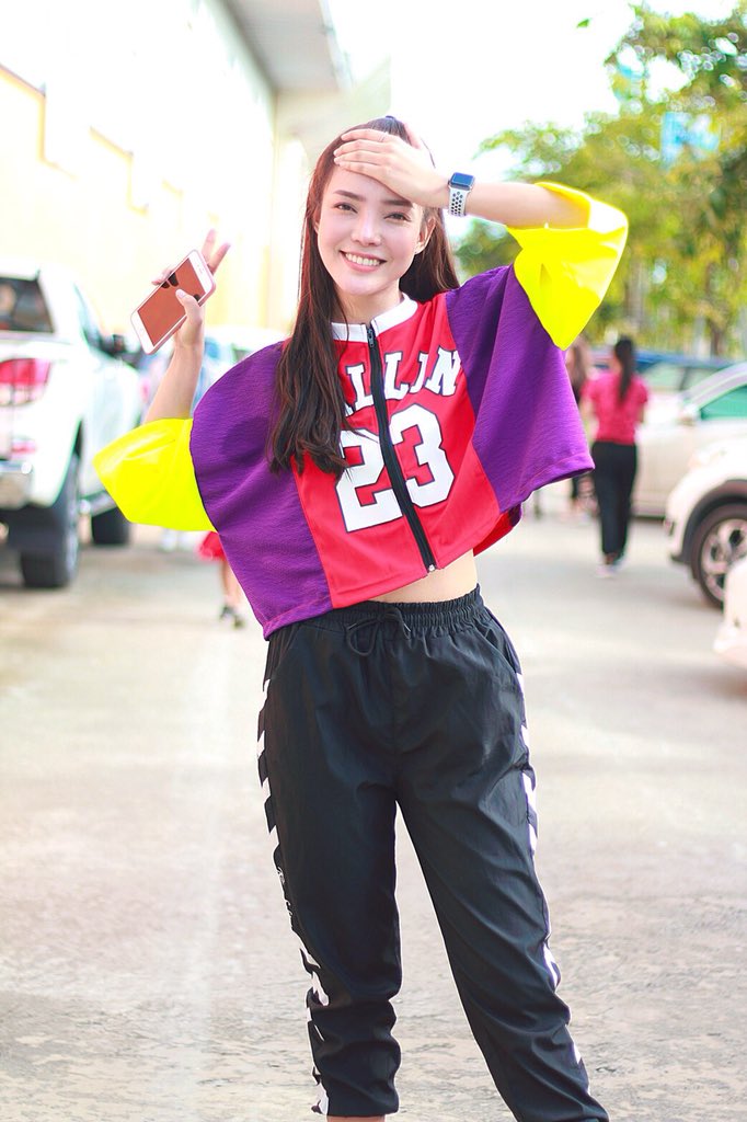 Only_khwan's tweet photo. ออกกำลังกายวันละนิด กันค้าบ กู๊ดดดมอนิ่ง 😄💪😆 #ขวัญปิ่นทิพย์ #only_khwan #samsearn https://t.co/uNd4Gm0sMu
