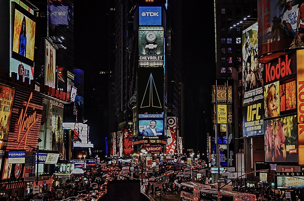 wildbluegetaway's tweet photo. N Y C • New blog post! 4 things to do when you’re in the city that never sleeps! 🌃 

https://t.co/2lsMDYE4G6 https://t.co/MMqpM1O28n