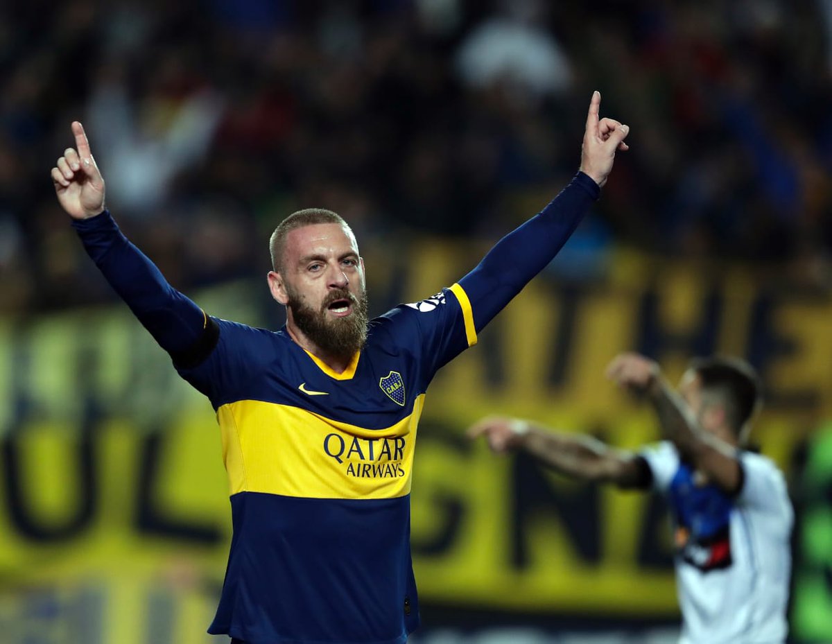 SoyArgen's tweet photo. -¿Qué te pareció tu debut en Boca, Daniele?
-Siamo Fuori de la copa, un giorno tristissimo https://t.co/xD0pAW7tNQ