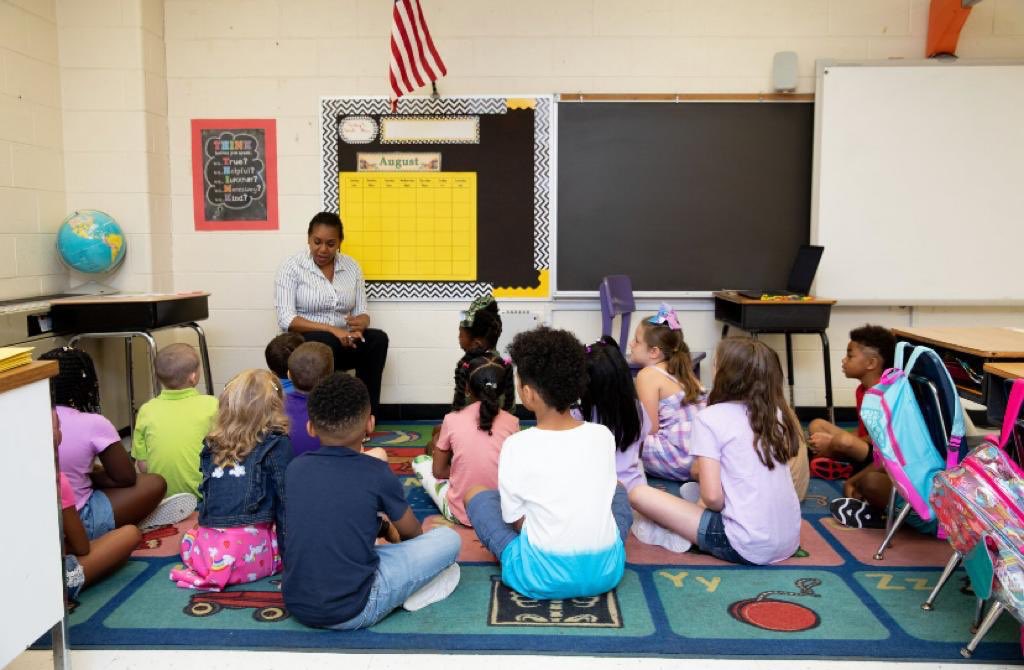 learnwithrensa's tweet photo. Teacher pals... what are your go to activities for morning meetings? Mine are goal/intention setting and W.I.F.L.E (What I Feel Like Expressing) #ITeachTwo #iteachtoo #TeacherTalkTuesday #eaglepride https://t.co/twzv3y0Vo8