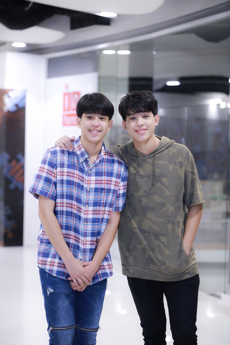 AjjjThetwin's tweet photo. วันนี้ไปเรียนวันแรก ตั้งใจเรียนกันนะคับ
#SWUcuteboy
#SWU70
#aj_chayapol
#jj_chayakorn https://t.co/7xTPexDLY1