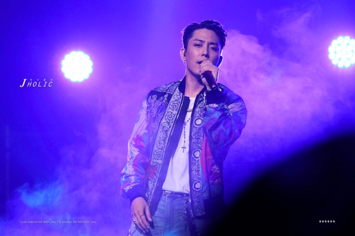 jholic_6's tweet photo. 190727 은지원 콘서트 'ON FIRE'
업무하다가 스트레스 받을 때, 열받을 때,
존잘 은지원과 아컨하면서 극뽁😊💕
#은지원 #onfire #eunjiwon https://t.co/cz8io90QjZ