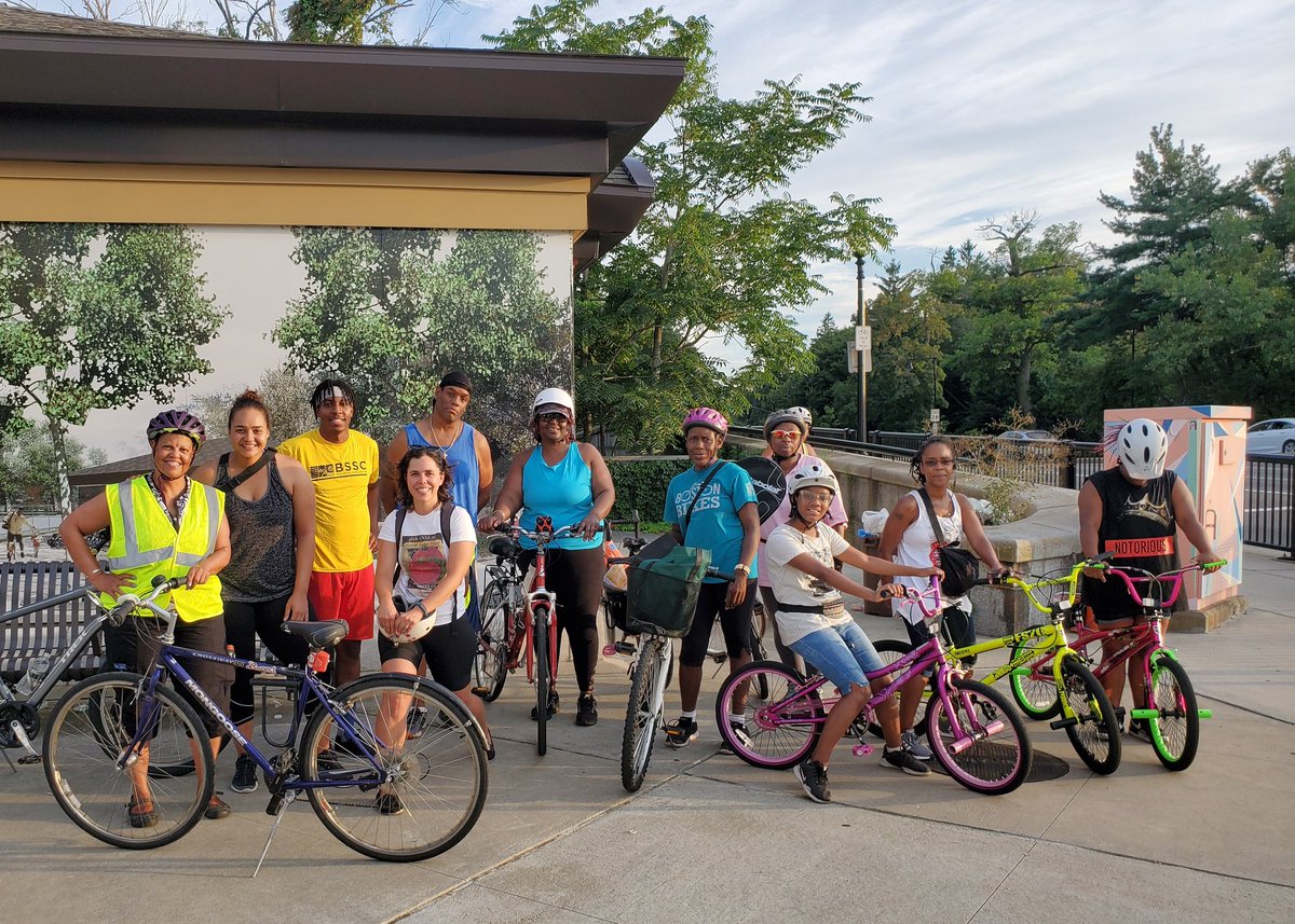 mattapanviv's tweet photo. Casual evening ride with neighbors & friends. π
#MondayMattapanRide #slowroll
#weeklyride #bakersdozen
#buildingcommunity
#gettingmorebuttsonbikes
@blackgrlsdobike
Photo by Alex #picsarenthisthing π
Bike share & helmets courtesy of @RideBluebikes https://t.co/sGXFJGI4yX
