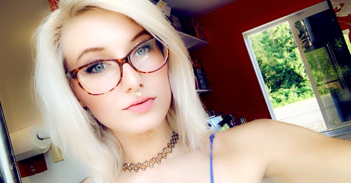PaigeTheAmazing's tweet photo. Kickin life’s ASS right now my dudes. Just paid off ALL MY credit cards today!!! Goals are getting achieved motha fuckas and it feels DAMN good 👌🏼 https://t.co/mnUak7VNFC