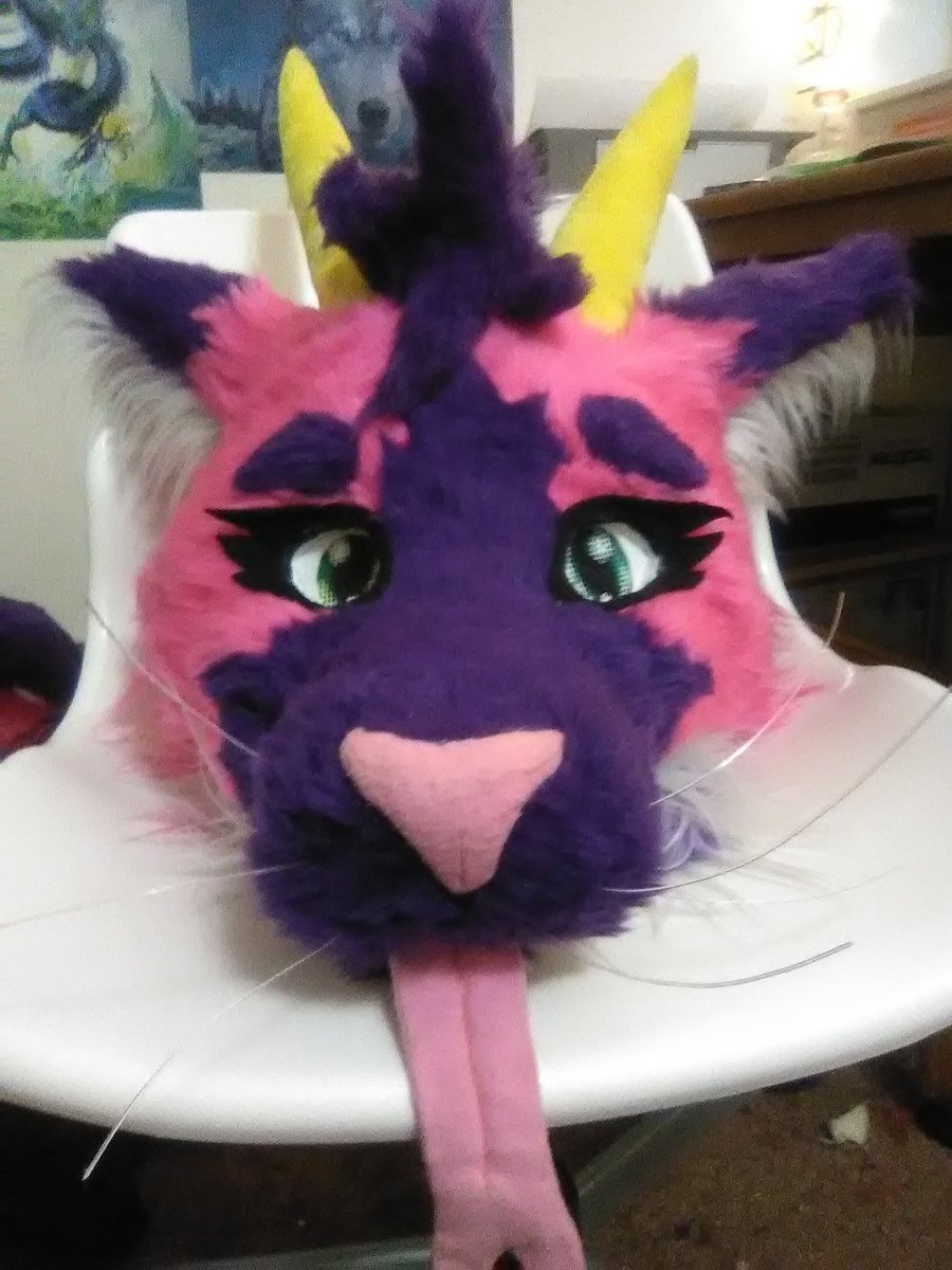 Erillianbird's tweet photo. Oh hey I keep forgetting to post pictures of my dude Erillianbird! I finished their head awhile ago, it's my first completed one!
#fursuit https://t.co/R7xw5F5aI4