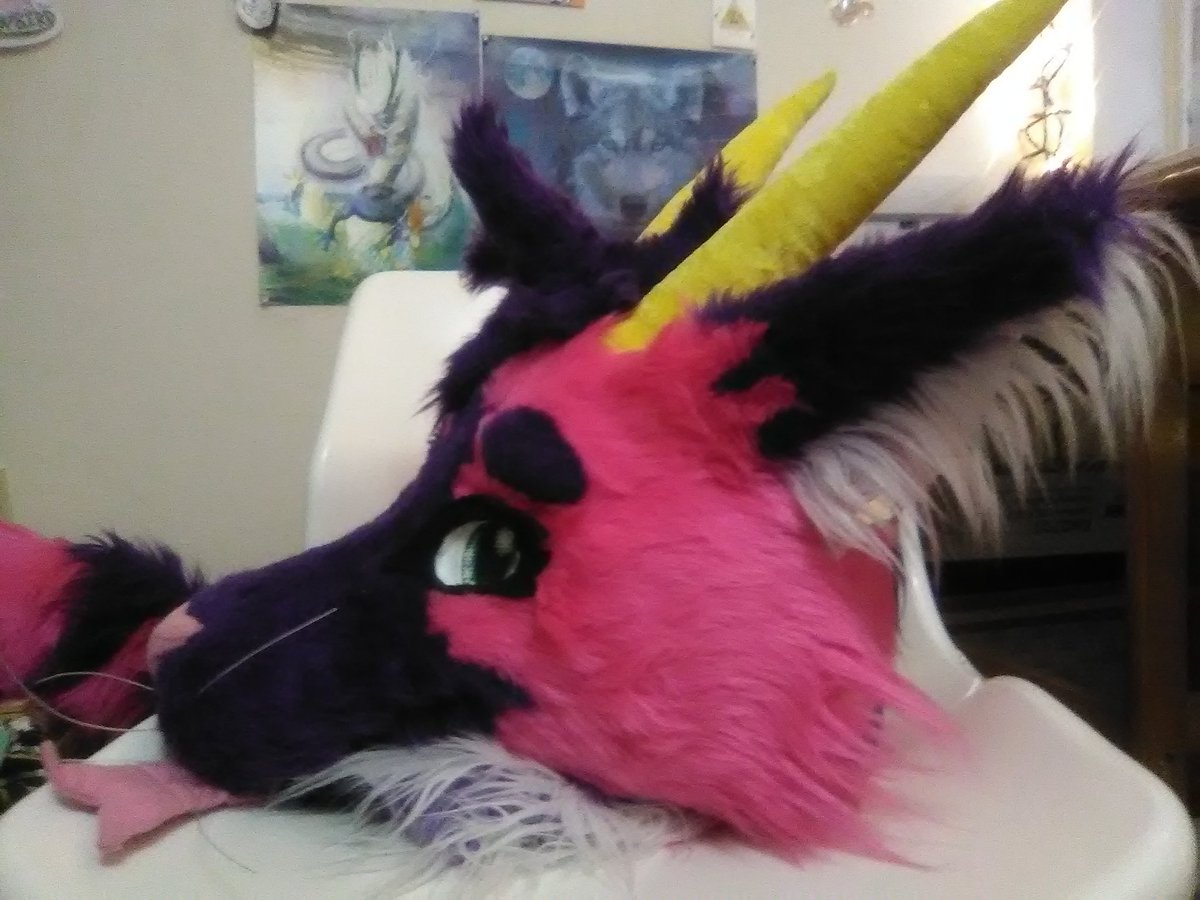 Erillianbird's tweet photo. Oh hey I keep forgetting to post pictures of my dude Erillianbird! I finished their head awhile ago, it's my first completed one!
#fursuit https://t.co/R7xw5F5aI4