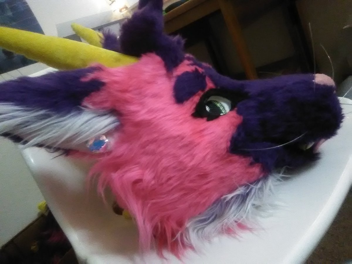 Erillianbird's tweet photo. Oh hey I keep forgetting to post pictures of my dude Erillianbird! I finished their head awhile ago, it's my first completed one!
#fursuit https://t.co/R7xw5F5aI4