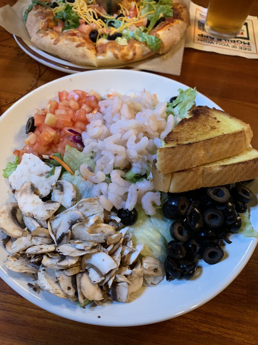 BritishMarket93's tweet photo. 地元の方にも人気の、
大好きなピザレストランでディナー
毎回同じ物を頼んでしまいますが、
オレゴンシュリンプサラダと、
タコピザは絶品!🍤🥗🌮🍕
店内の雰囲気も素敵です。
Dinner at my favorite pizza restaurant 🍕
#オレゴン #ポートランド #ピザ #Portland #pdx #zigzagcity #pizza https://t.co/BJ5Fwj3xEZ