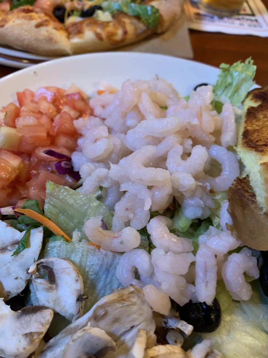 BritishMarket93's tweet photo. 地元の方にも人気の、
大好きなピザレストランでディナー
毎回同じ物を頼んでしまいますが、
オレゴンシュリンプサラダと、
タコピザは絶品!🍤🥗🌮🍕
店内の雰囲気も素敵です。
Dinner at my favorite pizza restaurant 🍕
#オレゴン #ポートランド #ピザ #Portland #pdx #zigzagcity #pizza https://t.co/BJ5Fwj3xEZ
