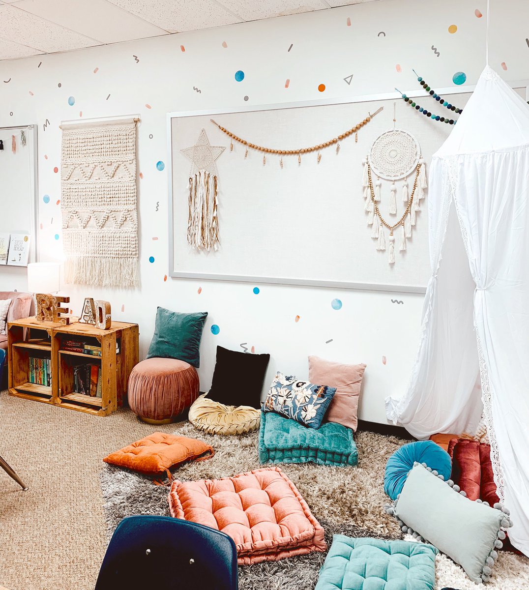 daytonboxELA's tweet photo. what’s done is done, cause it’s time for Ms. Box to sleeeeep! 😴 ready to welcome 80+ new faces tomorrow! ✨💖 #readingcorner #katyisdELA https://t.co/nEI6dwarah