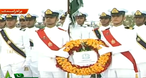 Waqtnewstv's tweet photo. مہمان خصوصی پھولوں کی چادر بابائے قوم محمد علی جناح کو پیش کریں گے۔
#IndependenceDay, #PakIndependenceWithKashmir, #PakistanZindabad, #StandWithKashmir, #14August #QuaideAzam #Ceremony @GOPunjabPK #MazareQuaid #Changeofguards https://t.co/F2C0iTt5nA