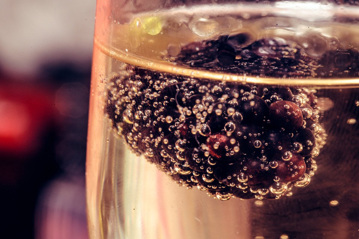 Chris_Spicks's tweet photo. 🥂One last #ProseccoDay photo for all of you!!! Mmm... look at those #bubbles... look at that #blackberry... Our production manager took this shot! #lifeofcrispix #houstonphotography #photo #NationalProseccoDay #bubbleberry https://t.co/y9ioKoesGk