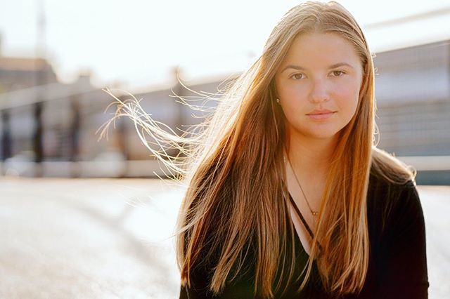 alisonkamper's tweet photo. Holy moly you remind me of Julia Stiles @mstacy20 -also tell mom I have smiling shots too 😜 https://t.co/YOgY91BapU https://t.co/dVD4VzPo8c