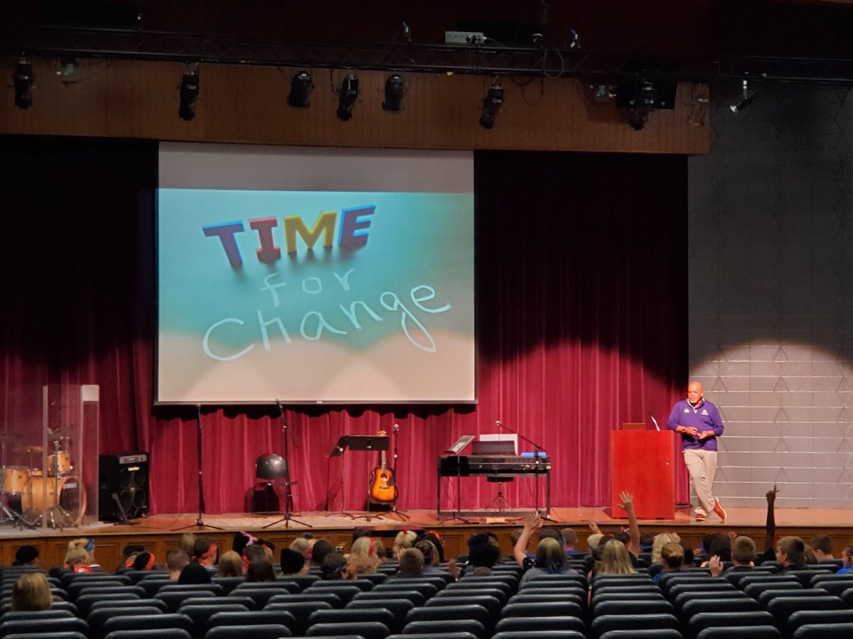 PrincipalDrury's tweet photo. Kicking off #Lockin2019 with some worship and a talk from Rev. Perry. #iamtiredalready #whycchs #cchsclassof2023 https://t.co/4p0XojS2BY