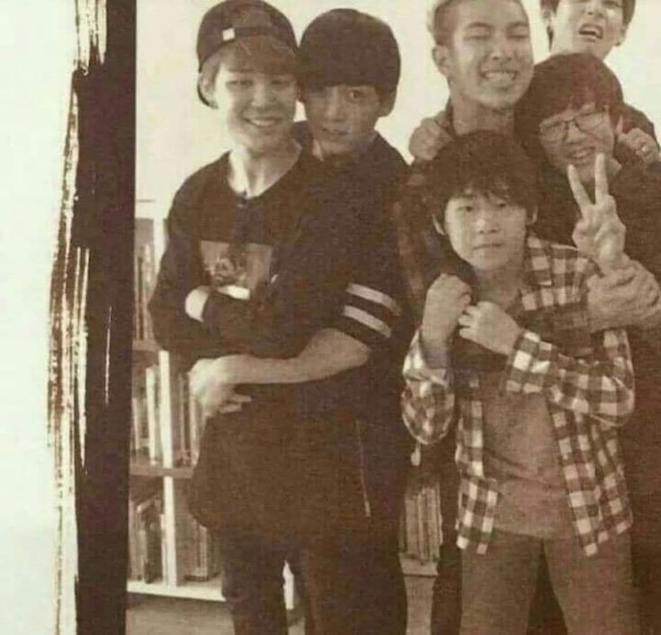 gimbapkuk's tweet photo. will never get over this . ever https://t.co/pfrKH010Uf