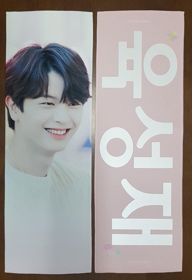yook_can_du_it's tweet photo. ✨RT 이벤트✨
그냥 하고 싶어서 하는 이벤트🤔
RT 해주신 한 분께 개인 소장용으로 만든 반사 슬로건을 선물해드려요. https://t.co/HoX2e0wLSr
