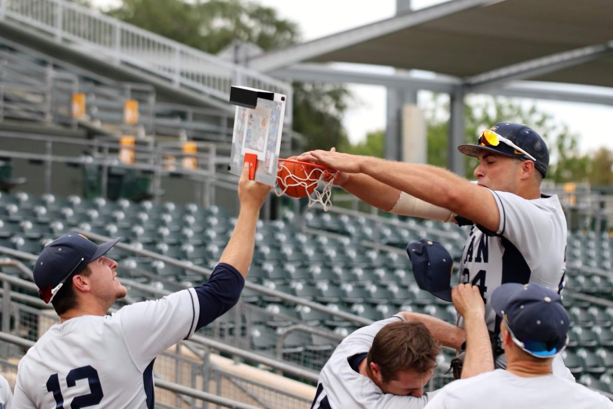 CorbanBaseball's tweet photo. 15 days until players report. We couldn’t find any super important stats for today, so please enjoy this photo of @JarettThoren getting dunked on. 

Jarrett is now the SID at Corban and wore number 15 during his playing career. We can’t thank him enough for all his work 🙏🏼 https://t.co/qxPHkLyTod