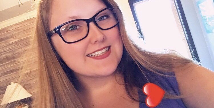 Its_Sierra19's tweet photo. To the man who has made my smile everlasting and has also given me the confidence to do what I love, sing. You help me be confident in my self and I don’t know where I would be with out your speeches. Thank you bean❣️🥺 #smilesforcorbyn https://t.co/BkpbEFxwoo