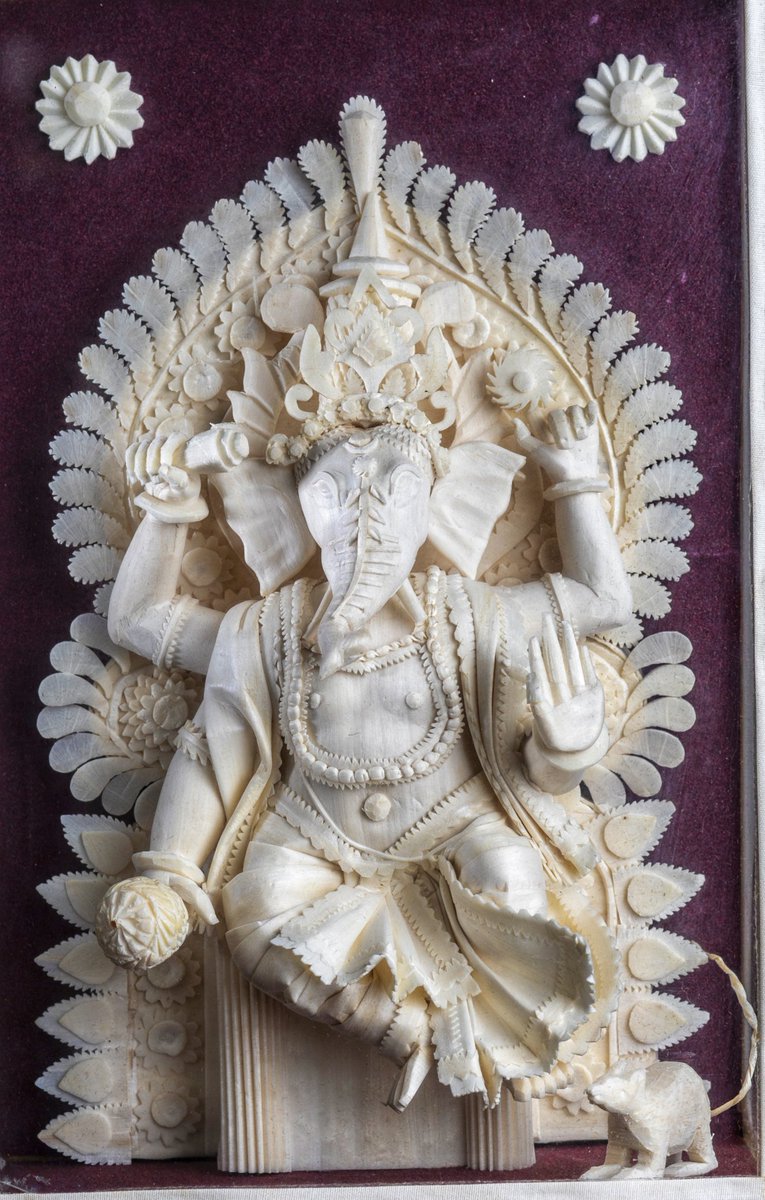 iRahulSahu's tweet photo. Created using the pith or soft inner core of the indian cork tree, #SholapithCraft is found in various forms. Used to make intricate head gear, decorative items as well as used as part of the odissi costume this craft is also used to decorate of the idols at the temple in Puri. https://t.co/Mdx9HR86Nn