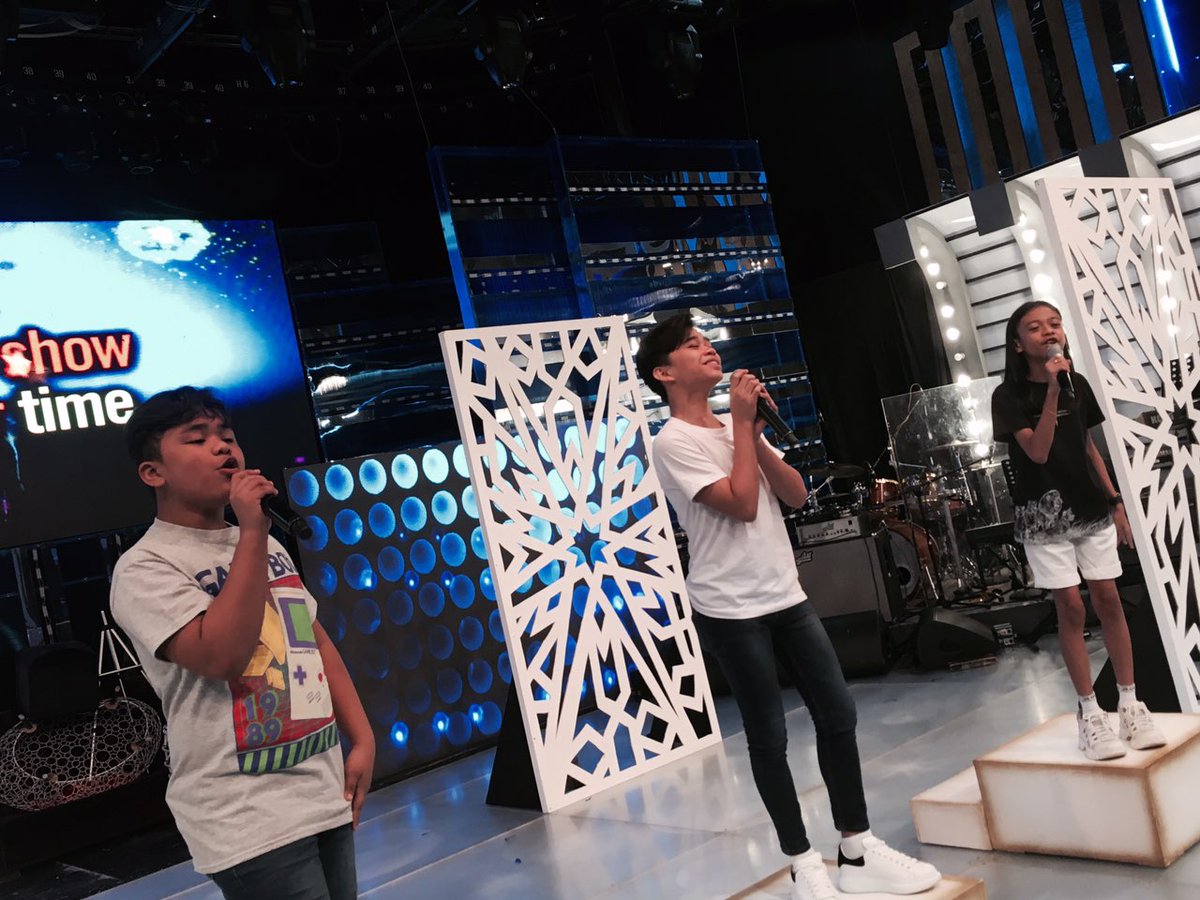 itsShowtimeNa's tweet photo. TNT Boys rehearsing sa Showtime stage, abangan ang kanilang much-awaited na pangmalakasang kantahan ngayong Miyerkules! #ShowtimeKwelaMuch https://t.co/j5rt3micWn