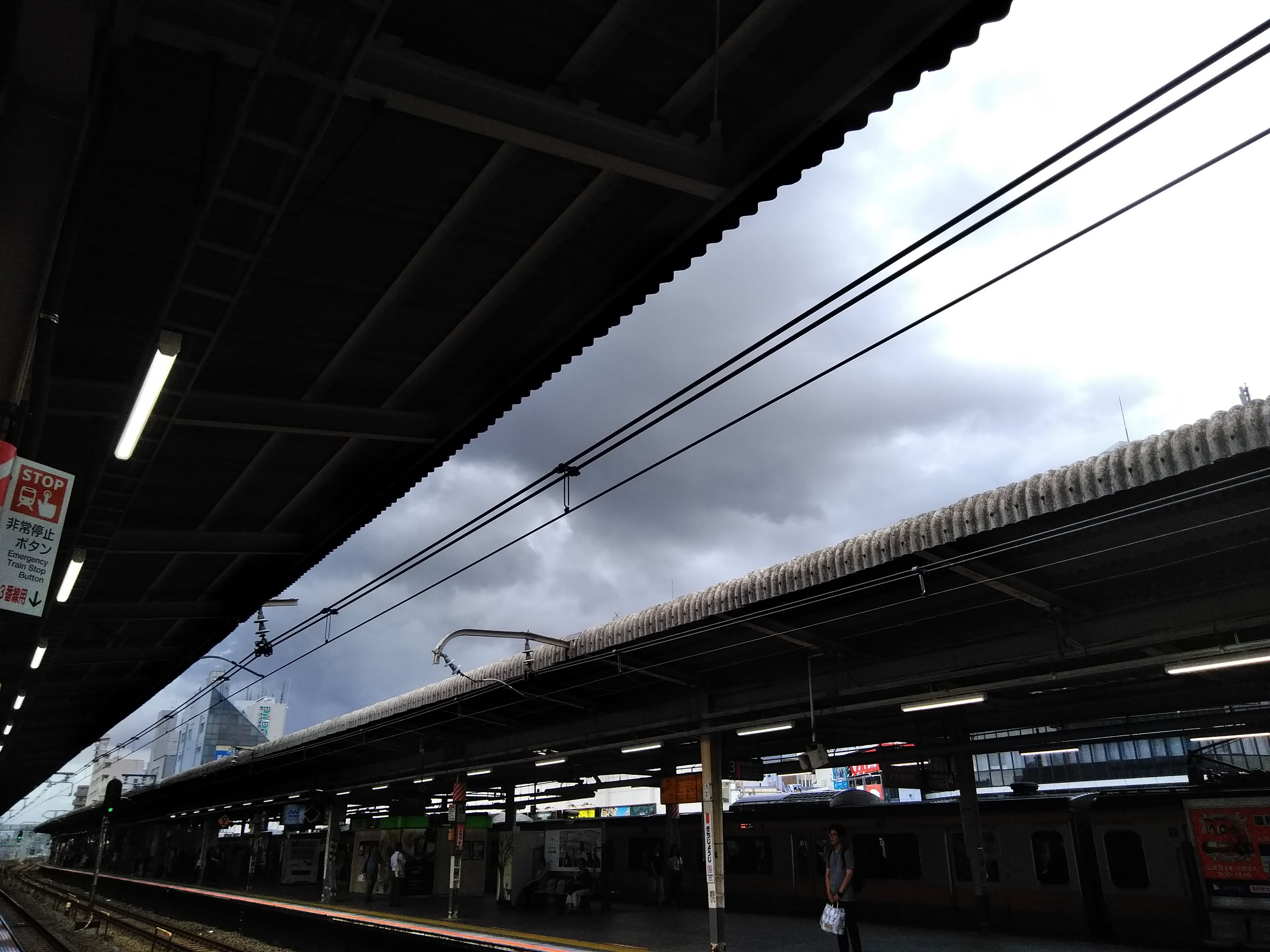 また天気の子 吉祥寺駅北部 雨雲発達中 超湿度上昇中 ヤバイので神楽坂へ向います 神楽坂 ねこの郵便局 1時開店 ゲリラ豪雨 19 08 14 神楽坂ねこの郵便局というなまえのお店