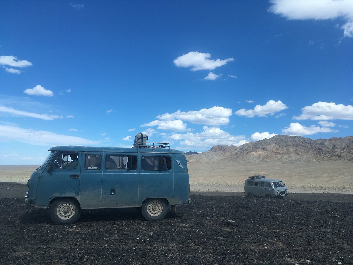 Mighty Furgons crossing the Gobi desert of Mongolia...

#Mongolia #mongoliatravel #adventuretravel #furgon