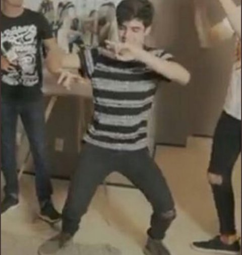 min_bngtn7's tweet photo. -Concierto de @JosDice-
Yo-
#JC1IsComing https://t.co/fsJD3ly1b8