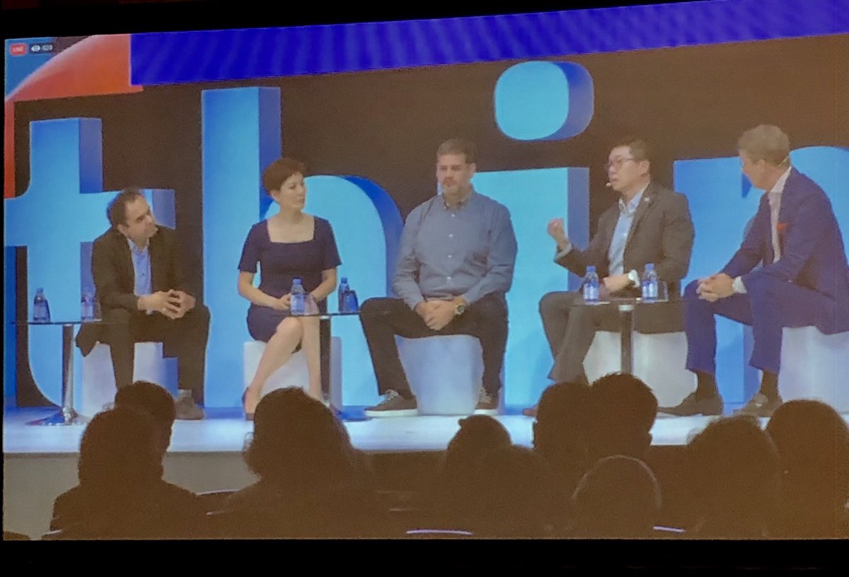 Steve_Lockstep's tweet photo. If you’re not careful, “the cost of exit can be higher than the cost of entry” — @dpvanleeuwen #IBMredhat #multicloud #ibmanalystinsights2019 #ThinkSingapore https://t.co/pT9XY4qy8x