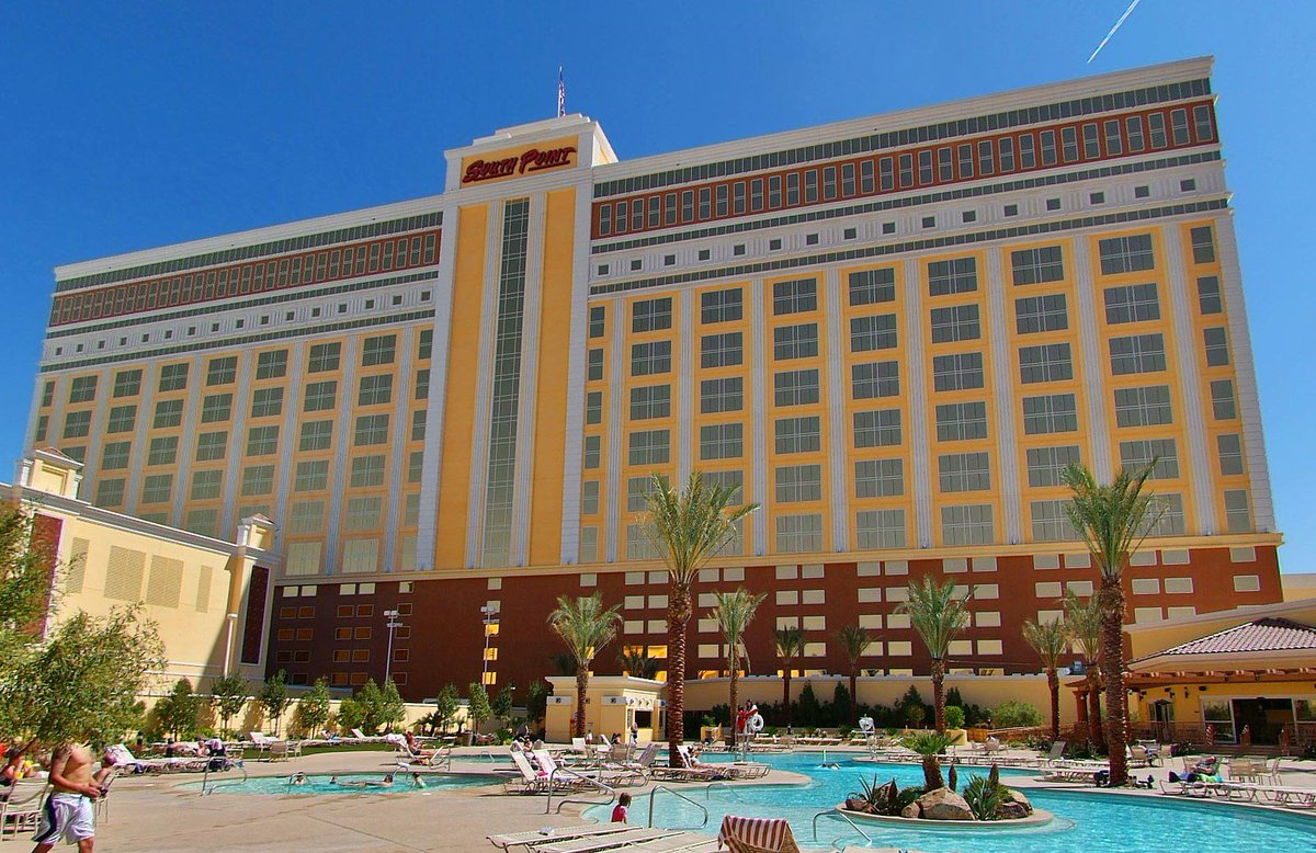 southpointlv's tweet photo. Looking to book a vacation? Here's your chance! https://t.co/Ief224F8sh https://t.co/vjUFVGwbAd