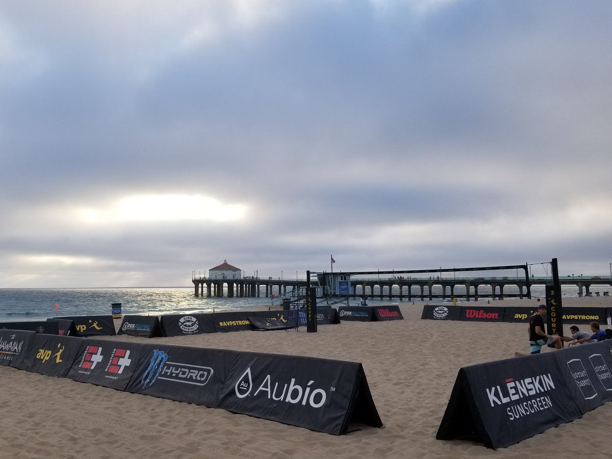 WayneDHolly's tweet photo. Our practice backdrop was pretty stunning today! @avpbeach #manhattanbeachopen https://t.co/Jn85H7Z75g