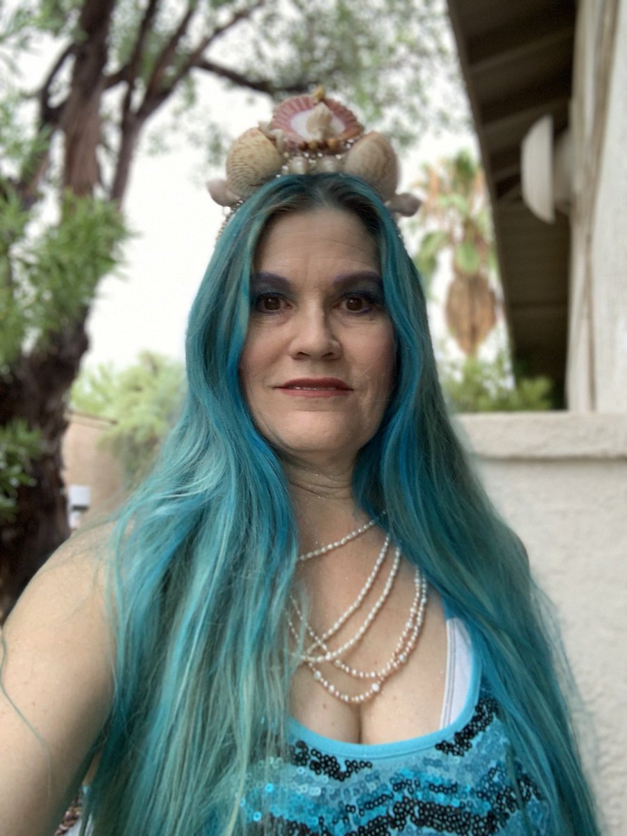 MargieArnett's tweet photo. I had blue #hair for the #monsoon festival last weekend in #Tucson. 

I’ve washed it 8 times now. Still have some #blue streaks ... and a speech to give next weekend. 
#mermaid #returnofthemermaids #bluehairdontcare https://t.co/BK06NZLQbN