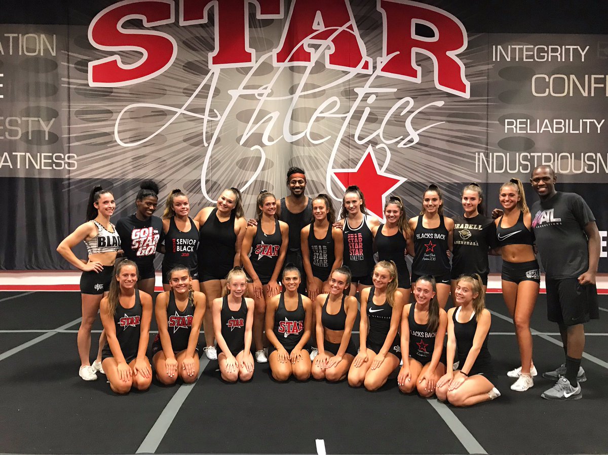 STAR_SrBlack's tweet photo. We live for BIG nights with BIG ideas with @ShowProChoreo 🖤⭐️✨ @STAR_TeamStar #samenamedifferentgame https://t.co/4PjUJLp2fZ