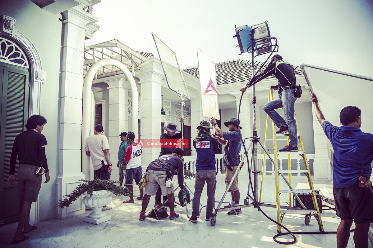 cineasiafilms's tweet photo. Keep the flow ⭕📽️💟✌️🔆🌴 @cineasiafilms +66968833905
#producer #productionking #productioncompany #dirtyjob #fightitof #cinematography #cinemalife #filmlife #filmmaker #lightsonset #areilights #alexasxt #phantomflex4k #commercials #cineasiafilms @sunnyleone https://t.co/cTerR9t3VC