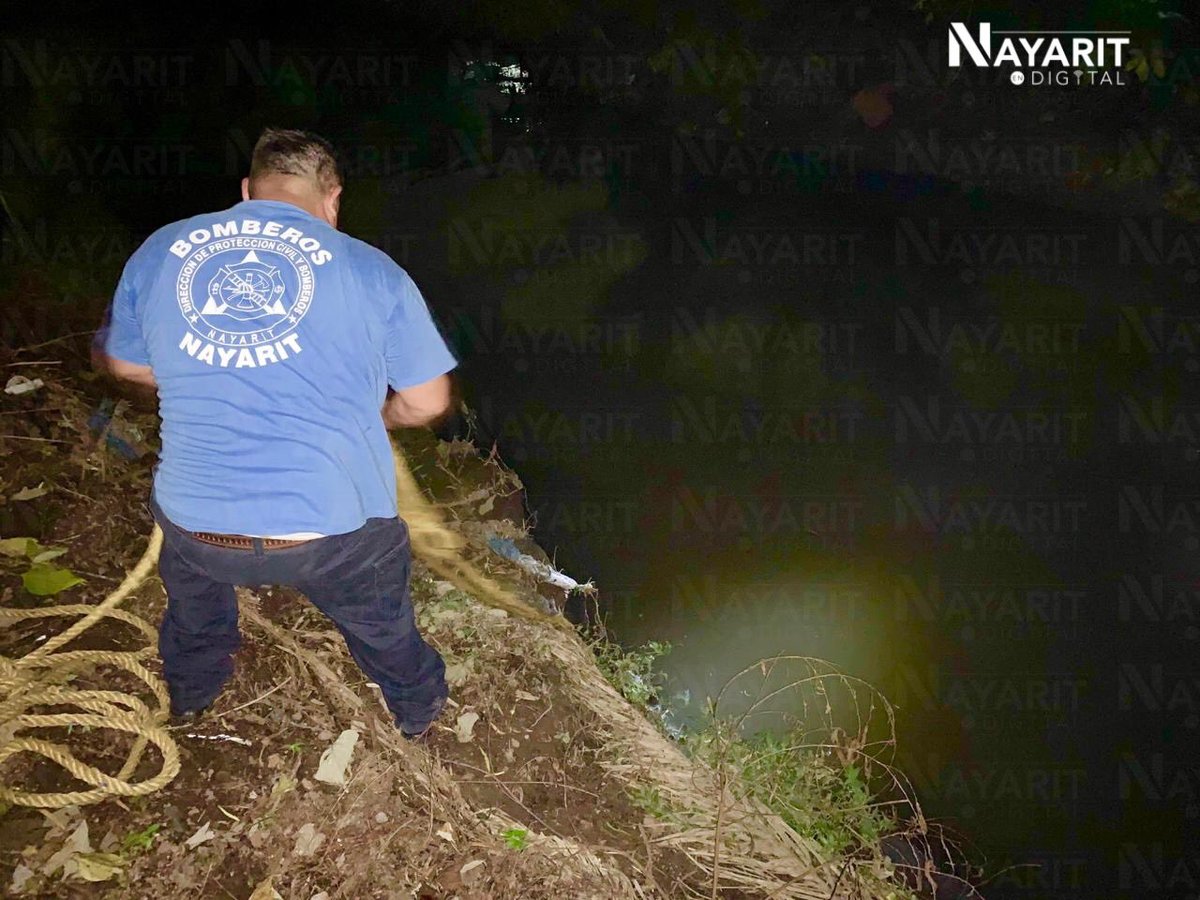 NayEnDigital's tweet photo. Una usuaria reportó a un perro 🐶 atrapado en una de las islas que se forman en el Río Mololoa, justo abajo del puente que da hacia el Rancho “El Quevedeño”, hacia dónde elementos de Protección Civil y Bomberos del Estado de Nayarit se trasladaron y después lograron su rescate. https://t.co/KApUvkYVIZ