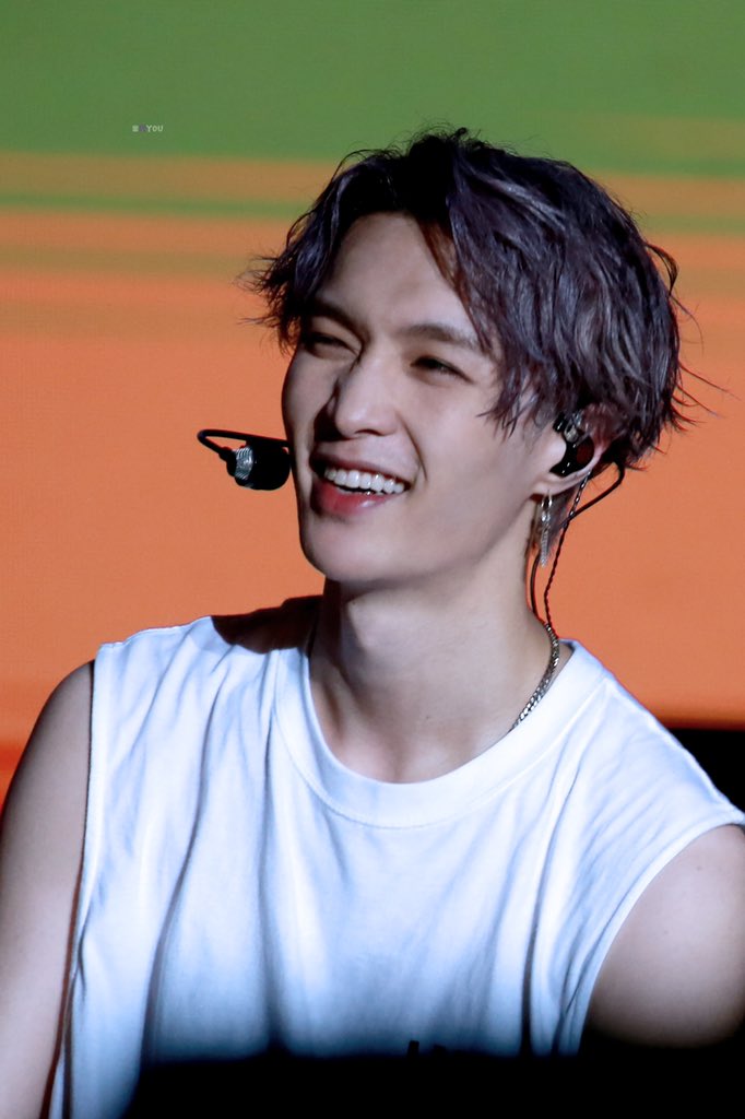 mixingyou1007's tweet photo. 【HQ】190720 #LayGrandLine_NJ
씽이 앞 길에 할상 웃는 일만 가득했으면 좋겠어🥰😘
🔗https://t.co/jpaqfybocz
🔗https://t.co/aJgPF77Efh
@layzhang
#장이씽 #레이 #LAY #张艺兴 https://t.co/I09XPW9Q8F