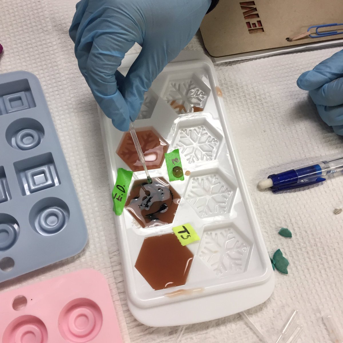 CorinneTakara's tweet photo. Chitin bio plastics explorations with #BioJam teen participants at Stanford Bioengineering Department. Day one biomaterial recipe journey. https://t.co/e4V5JrVDUz
