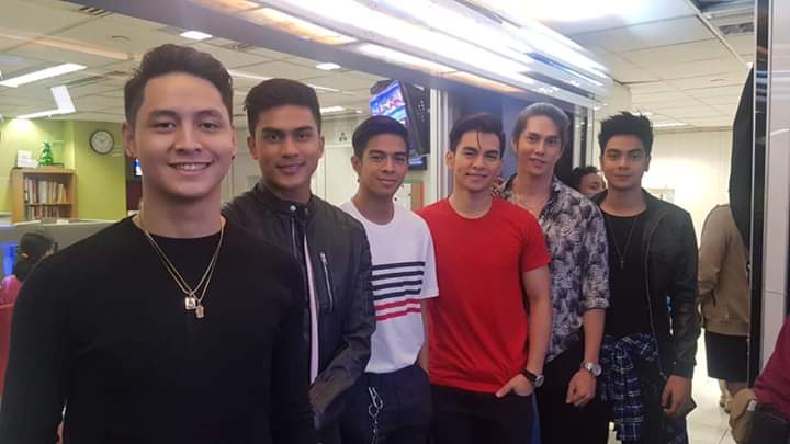_RonSquad's tweet photo. Our Baby Ron and the BIDAMAN Top 6 at DZMM Sakto with Kuya Kim and Tyang Amy 😍😍😍

#RonSquad https://t.co/RlP0psGVP4