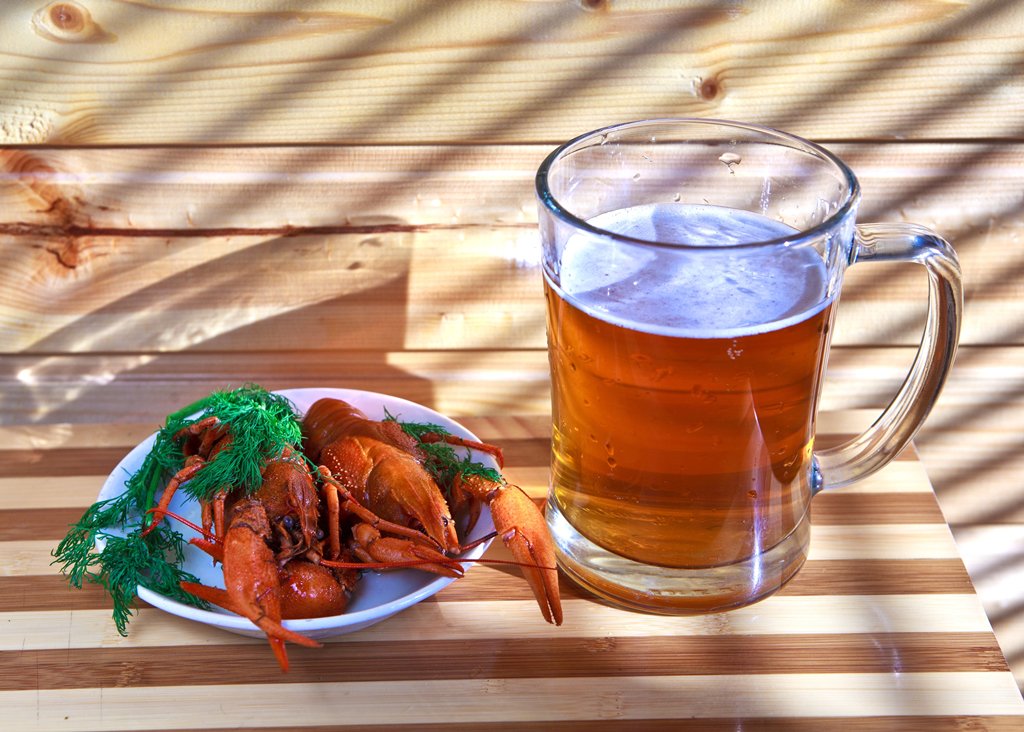 VisitGreecegr's tweet photo. Cheers in beers! How about trying a Greek beer? #VisitGreece #ttot #travel   https://t.co/PER679mk4m https://t.co/1S4uPySPJ2