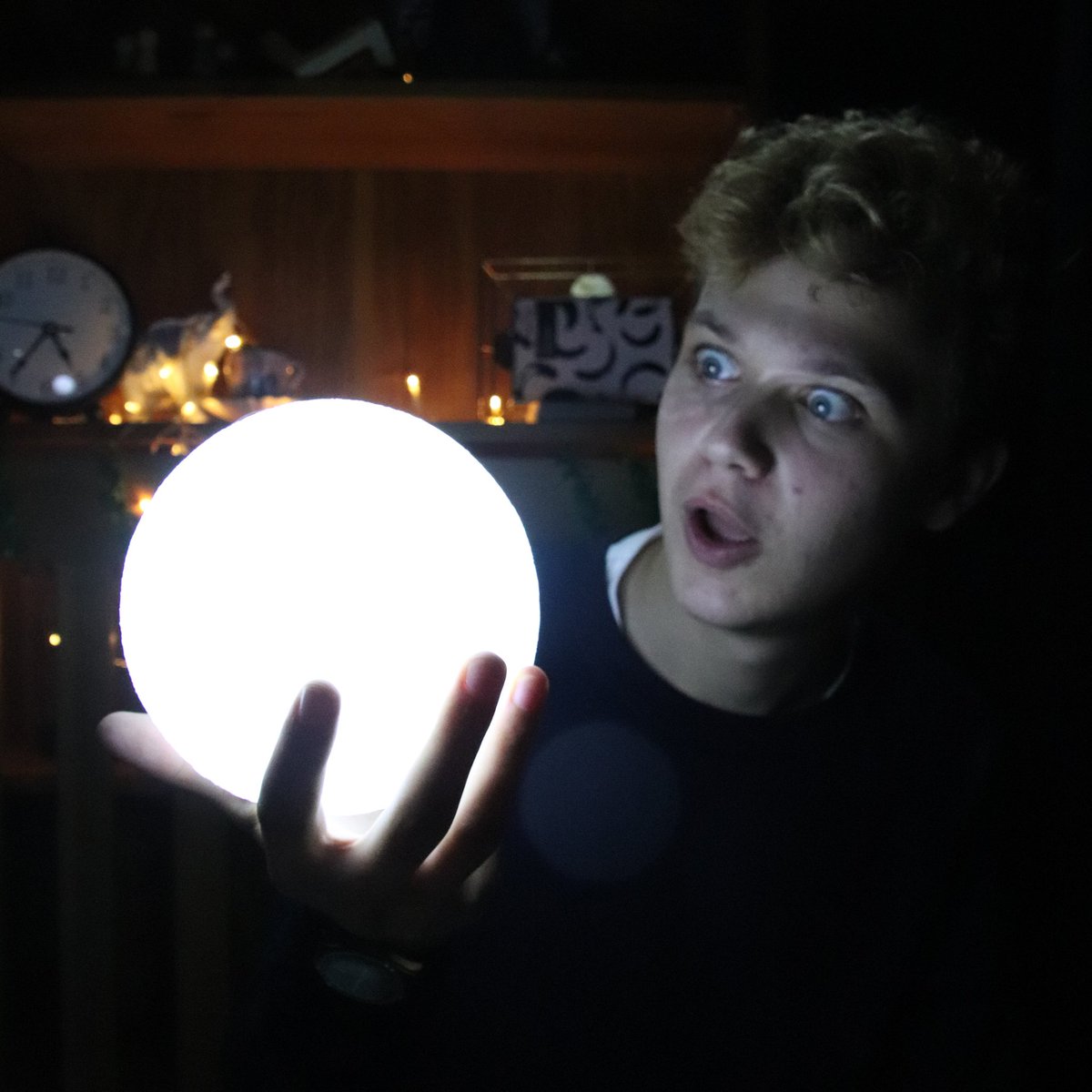 The time has come to say something of our excellent team. This is Martin, who plays Jayhren.  He calls everything cursed and coffee "hot bean juice".  He just told our director he was going to yeet her at the venue window.  True chaotic energy.

#edfringe #EdFringe19