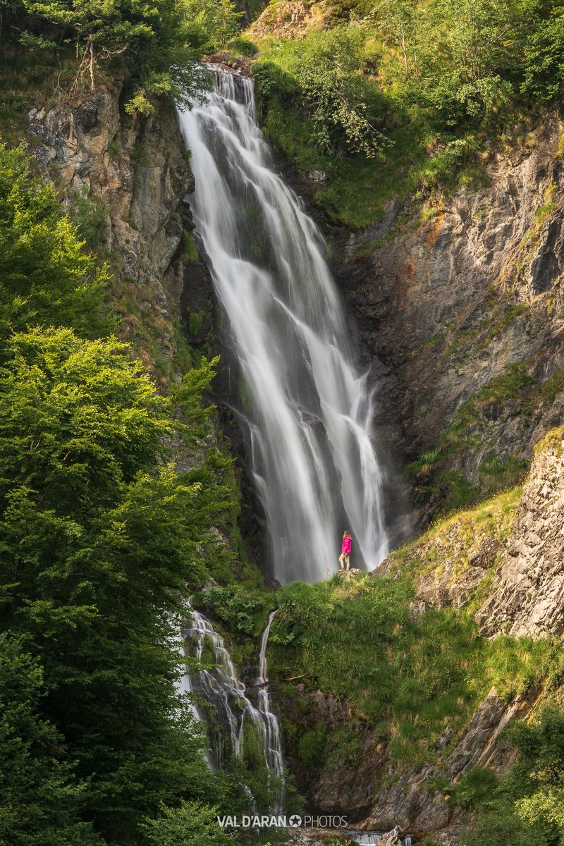 baqueira_beret's tweet photo. Espectaculares imágenes que nos ofrece la #ValdAran en #verano, con infinidad de actividades para toda la familia 🌿💦
👉 ¡Anímate y acércate a descubrirlas! 👈

📍 Saut deth Pish, @Val_dAran 
📸 @ValdaranPhotos https://t.co/KoHJ7xEJIJ