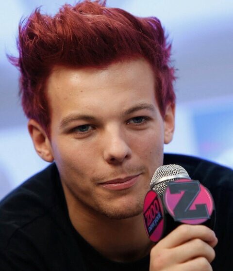 he dyed his hair red on red nose day in 2013 to raise awareness of comic relief which is a british charity that helps people all over the africa living with poverty