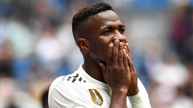 sport's tweet photo. 💥 #NoticiaSPORT

💣 ¡El Madrid ofrece a Vinicius al PSG para fichar a Neymar!

✍ Informa @joaquimpiera

▶ https://t.co/9drvHhDkHc https://t.co/4dQDyVYyHR