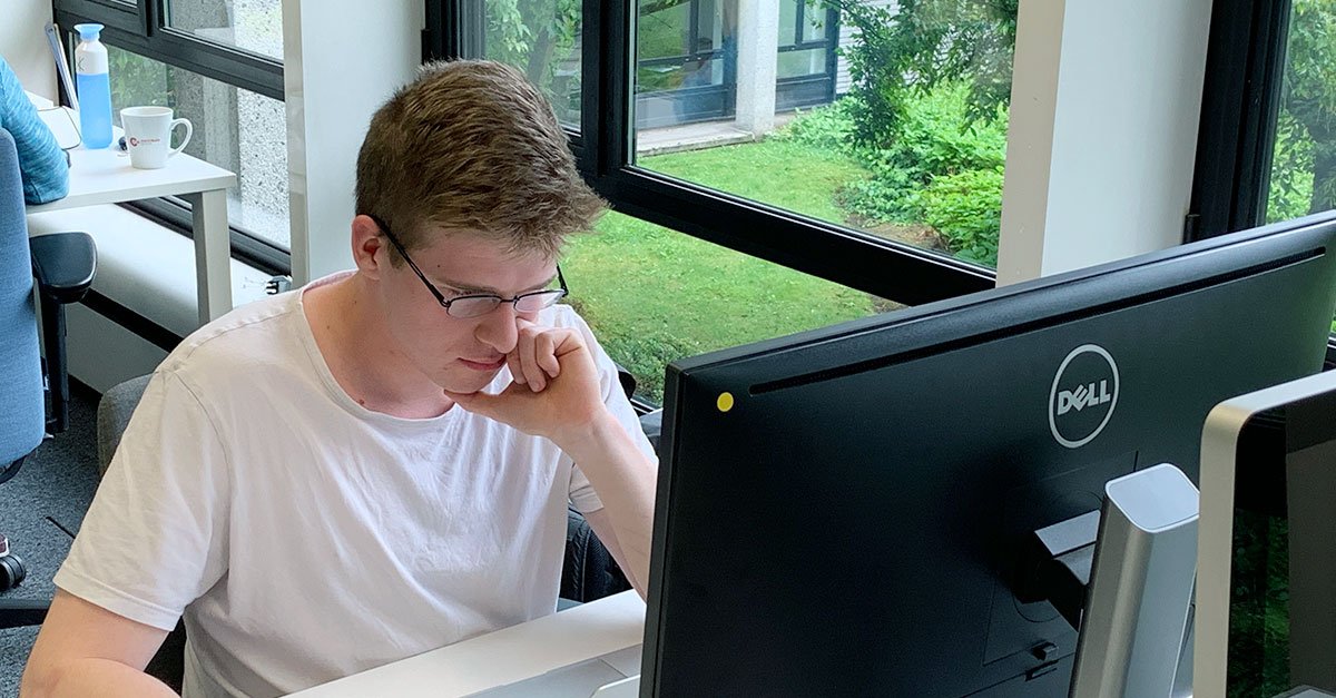 Say hi to Ruben! 🙌 Wij zetten onze gloednieuwe #android #developer al meteen aan het werk – what else 😉 Zijn ambities? “Rijbewijs halen, werken op een #flutter #project en een volledig #android project doorlopen van scratch.” Sounds amazing 💪 #succes ! #welkom #colleague