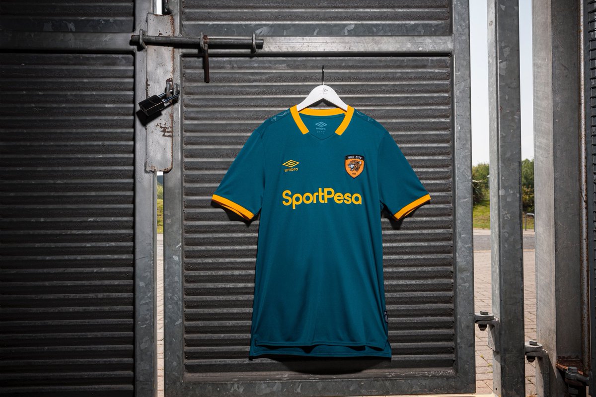 SportPesa_UK's tweet image. We've got a new @HullCity third jersey to give away.

For your chance to win:

1️⃣ Follow us
2️⃣ RT this image

We'll choose one winner at random - announced here at 9am on Friday! #HCAFC

18+ | BeGambleAware | T&amp;amp;Cs Apply