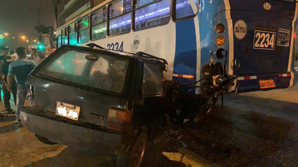 luisfer19_'s tweet photo. Trágico accidente en las orquídeas

Esta madrugada ocurrió un choque entre un bus y un automóvil la victima murió de inmediato ya que también estaba ebrio.#Clicklaicoinforma https://t.co/BrX1jEIf17