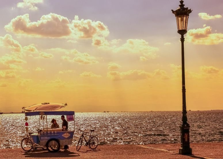 salonikigr's tweet photo. Salónica: a carismática e caótica cidade grega que também conquista pela gastronomia https://t.co/TZfMtH2RnY #thessaloniki #travel #report @sapo https://t.co/RI4GDdlFNb