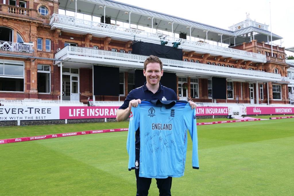 One month ago today I lifted the CWC wearing this shirt. It has been signed by every player and is currently being auctioned with all of the proceeds going to the <a href="/RuthStraussFdn/">Ruth Strauss Foundation</a>  Please bid generously to support a great cause.. 👉🏻👉🏻  rsfauction.fun-bid.co.uk/#/home
